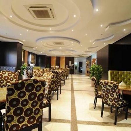 Rose Garden Hotel Riaad Buitenkant foto