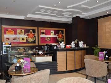 Rose Garden Hotel Riaad Buitenkant foto